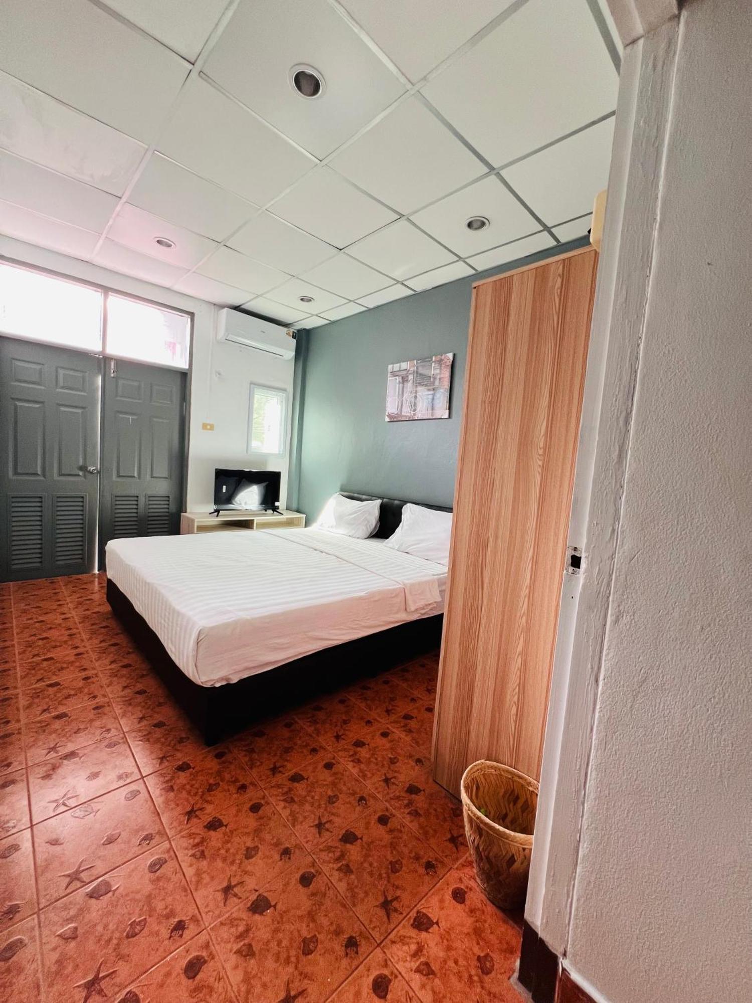 Patong Adventure Hostel Exterior foto