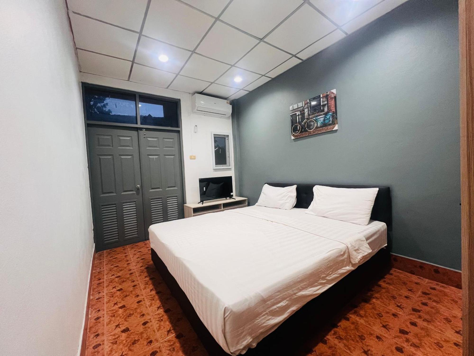 Patong Adventure Hostel Exterior foto