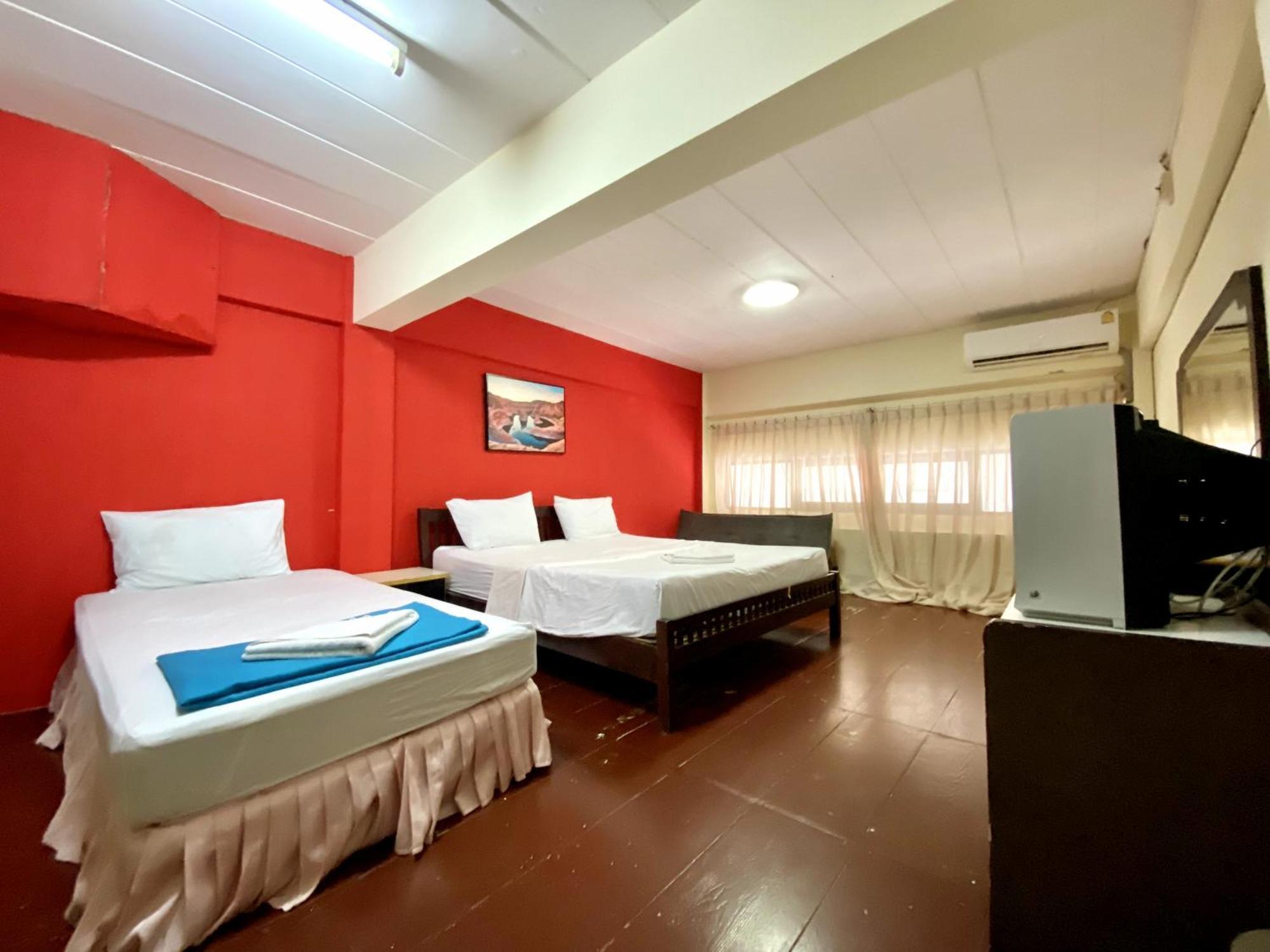 Patong Adventure Hostel Exterior foto