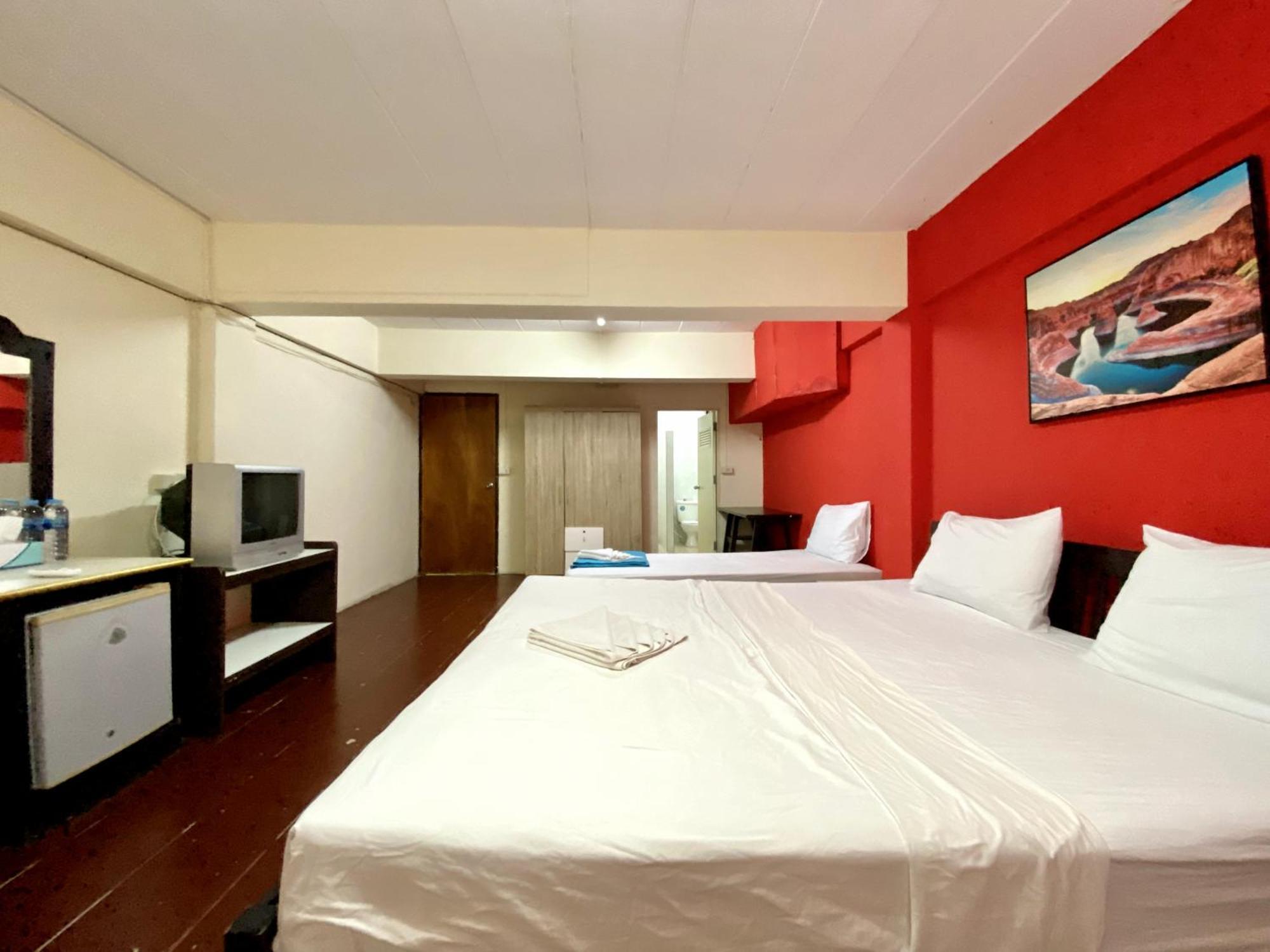 Patong Adventure Hostel Exterior foto