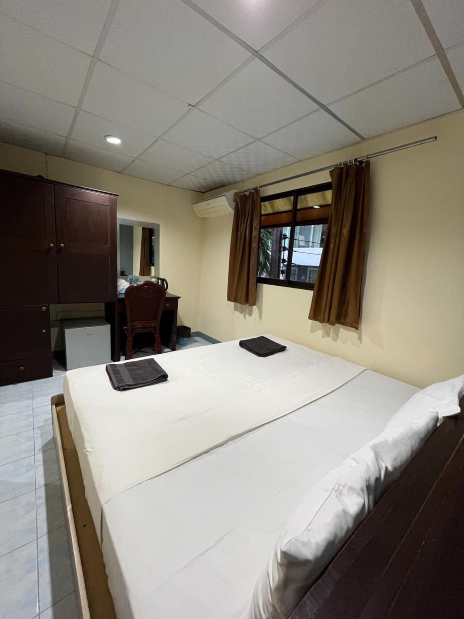 Patong Adventure Hostel Exterior foto